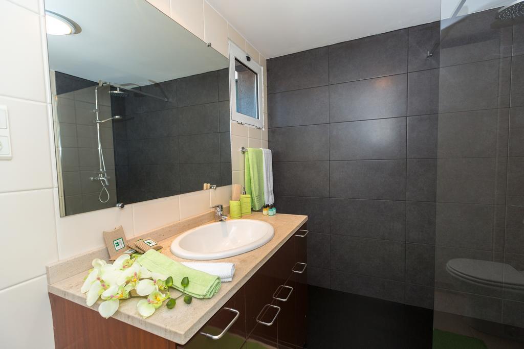 Casa Dos Avos By Rent2U, Lda Apartment ฟุงชาล ภายนอก รูปภาพ