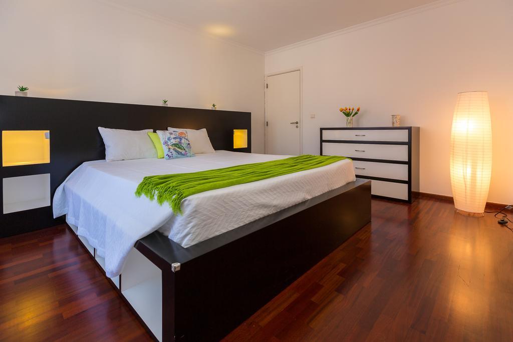 Casa Dos Avos By Rent2U, Lda Apartment ฟุงชาล ภายนอก รูปภาพ